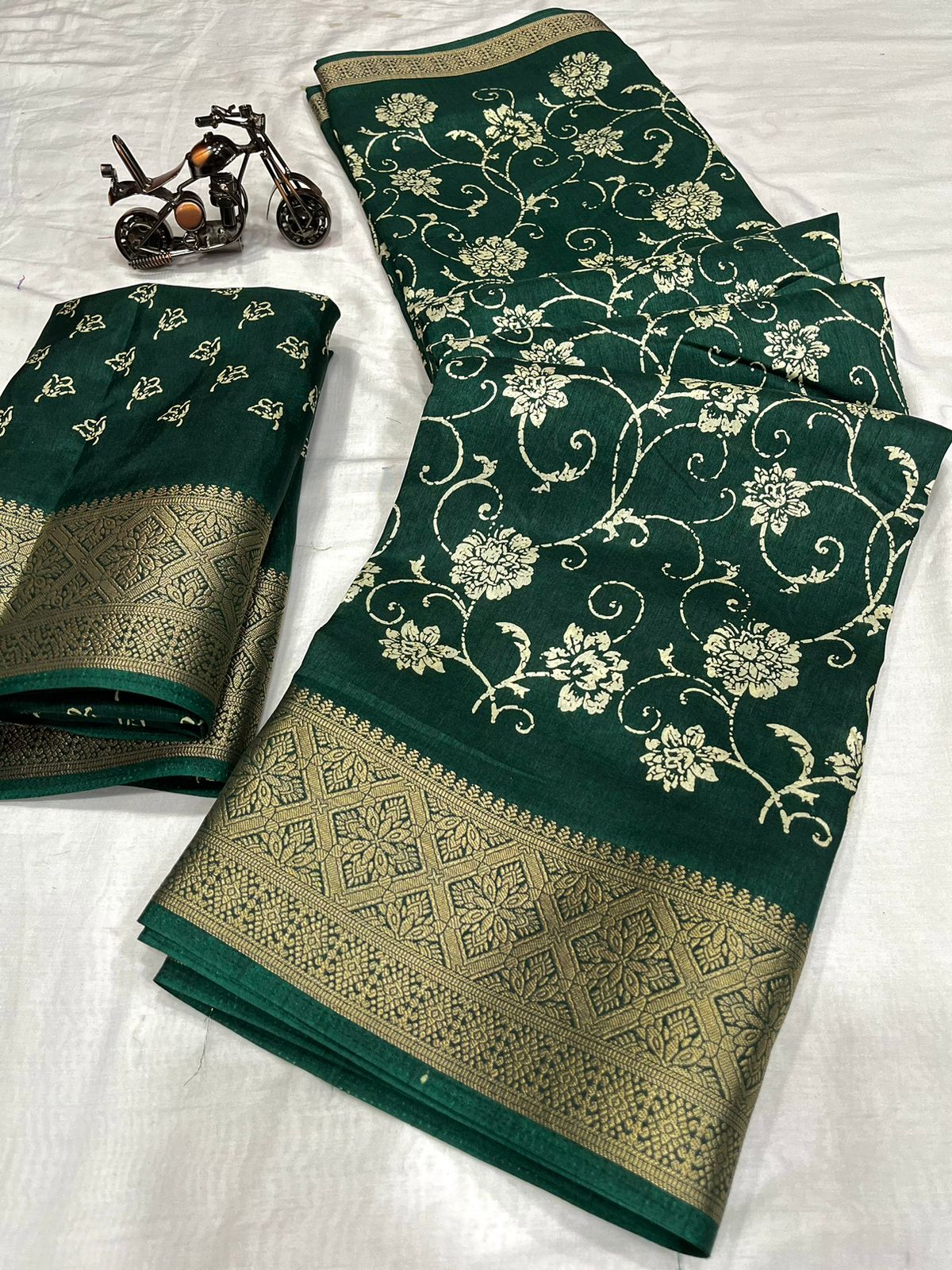 Wow Flower Printed Non Catalog Sarees Catalog